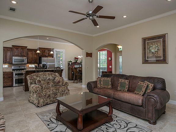 5th image of 33 Lindsey Ln