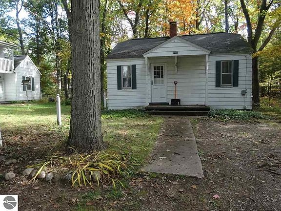 3rd image of 8846 Park Ln