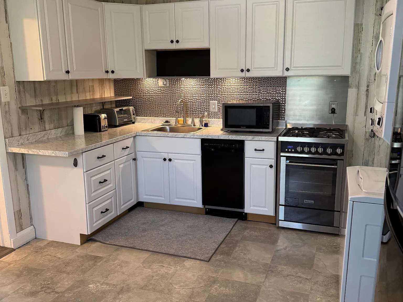 1 bed, 884 sqft, $1,550 — Photo 3