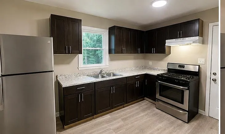 616 W College St - Unit 6 — Photo 2