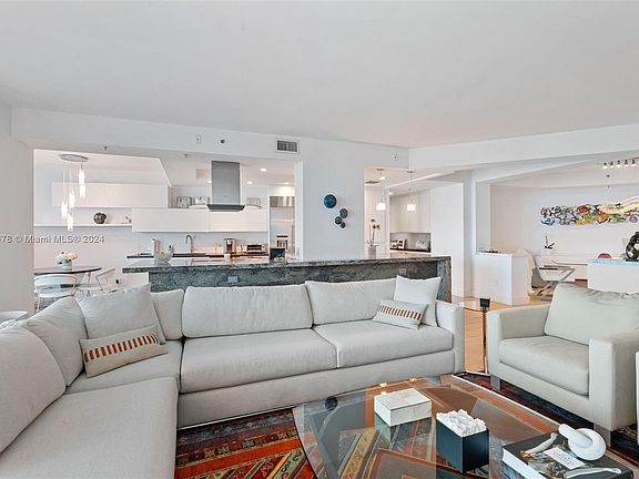 5th image of 808 Brickell Key Dr APT 1904