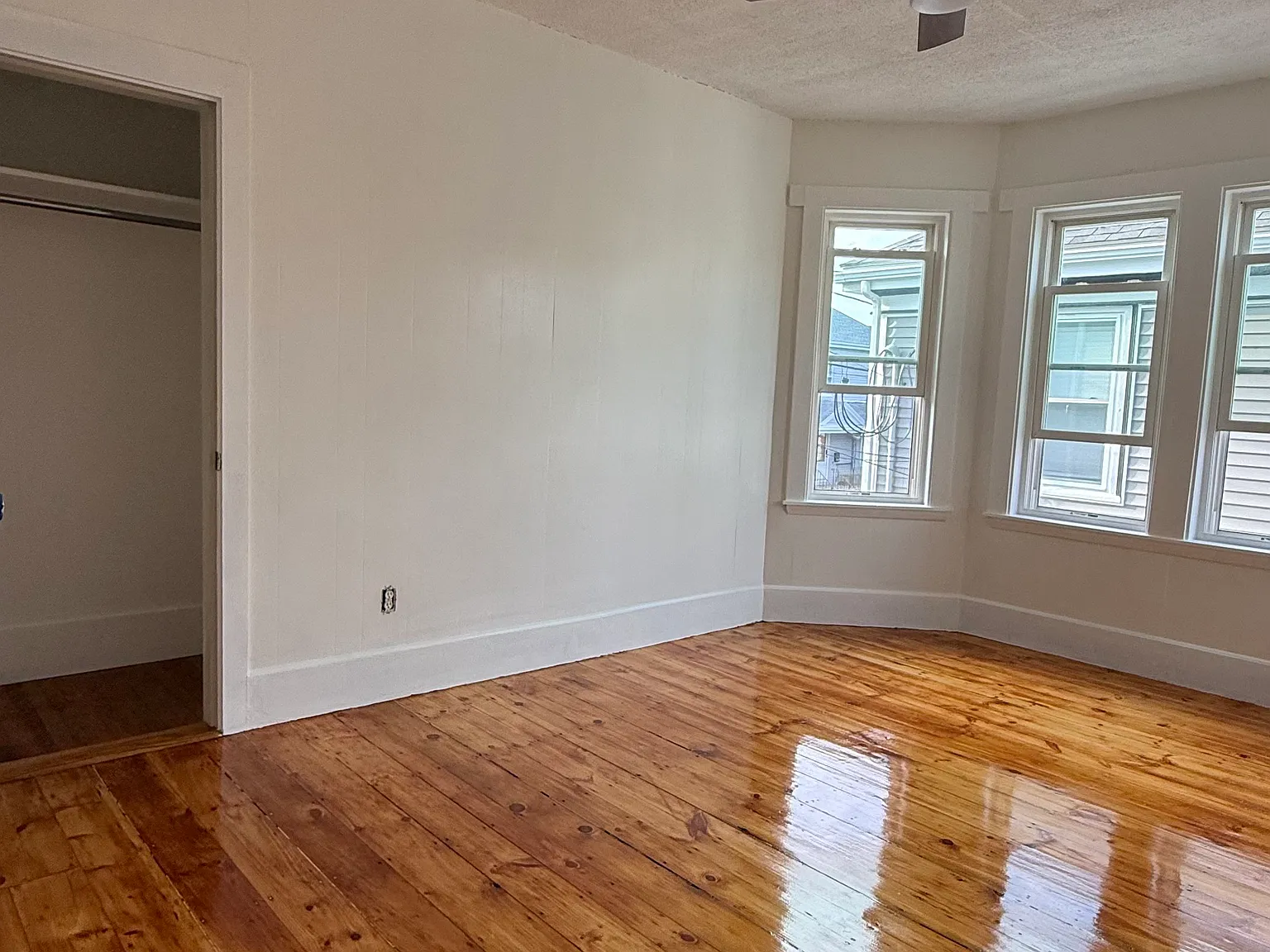 2 bed, 1300 sqft, $2,800 — Photo 1