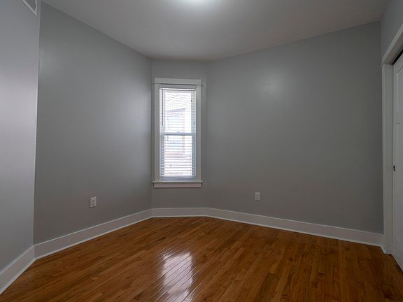 2nd image of 1006 Sigsbee St SE #1
