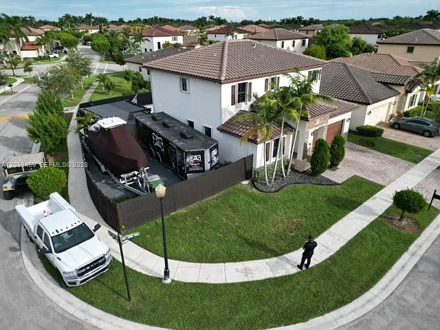 5 bed, 3.0 bath, 2550 sqft, $4,500 — Photo 2