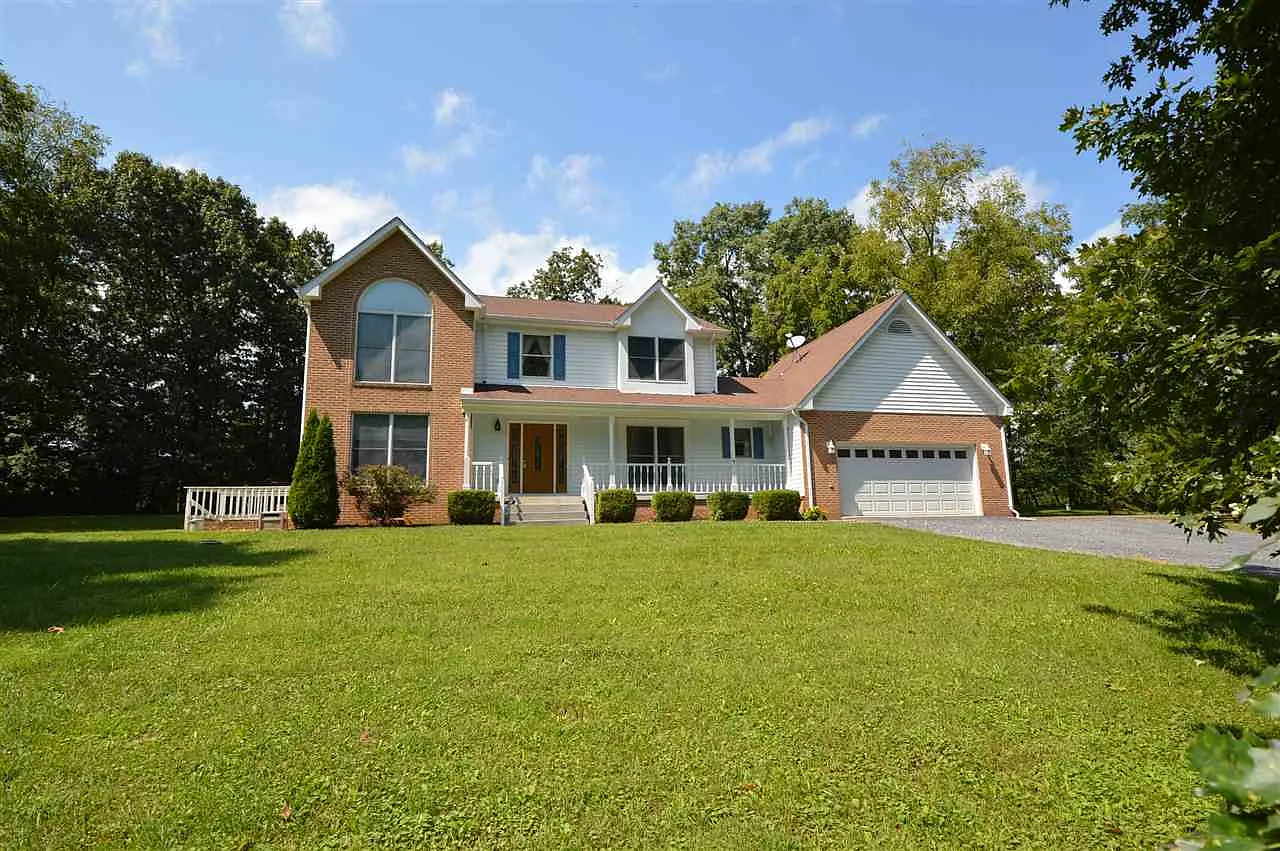 201 Oak Hill Dr photo 1