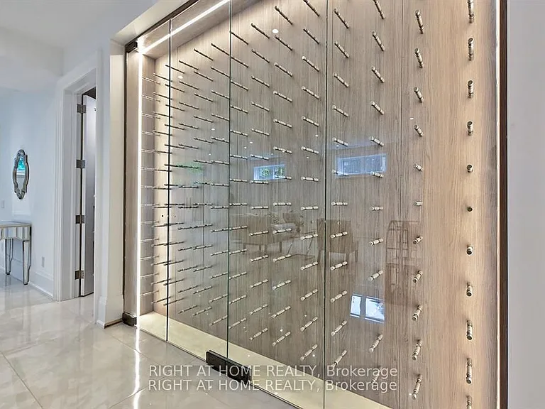 27 Hurlingham Cres — Photo 40
