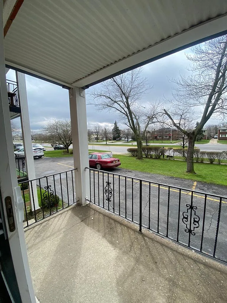 2 bed, 900 sqft, $1,265 — Photo 3