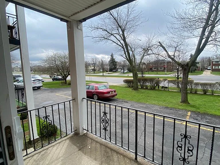 25 Logan Ave #4 — Photo 3