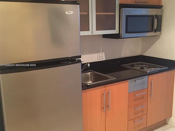 5th image of 1750 N Bayshore Dr APT 3808