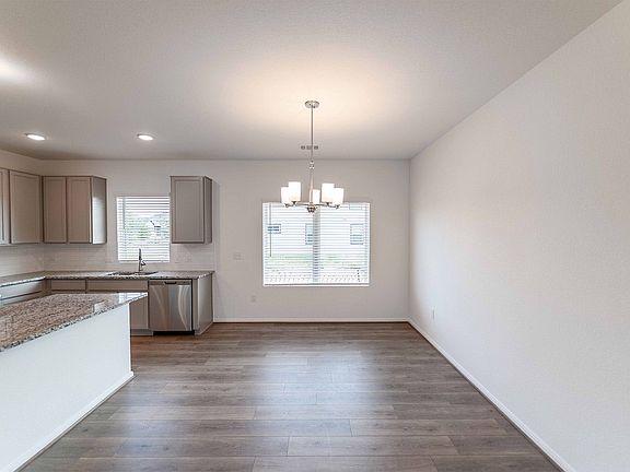 5th image of 404 Ravens Crest Dr