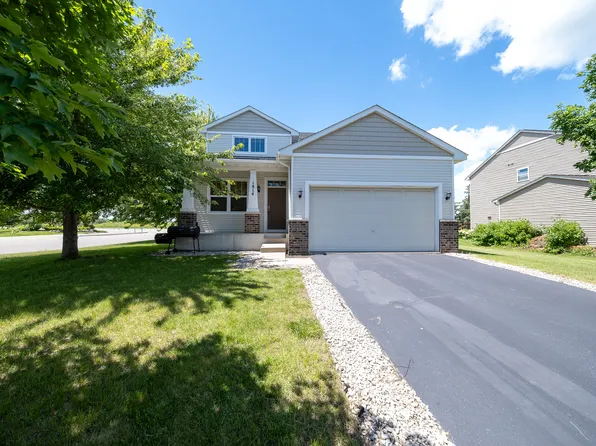 1814 Spring Creek Dr, Carver, MN 55315