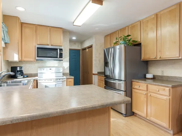 1515 Hackett St, Beloit, WI 53511