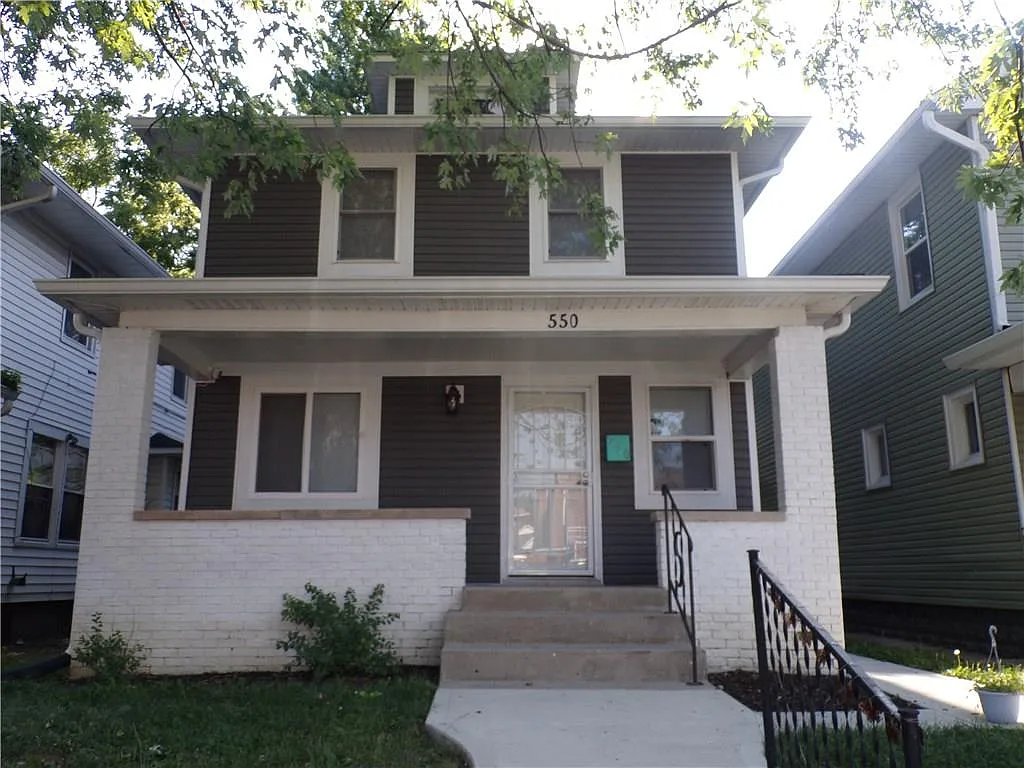 550 Eastern Ave photo 1