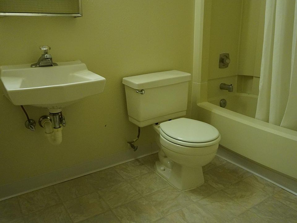 2nd image of 1615 N Virginia St APT 071