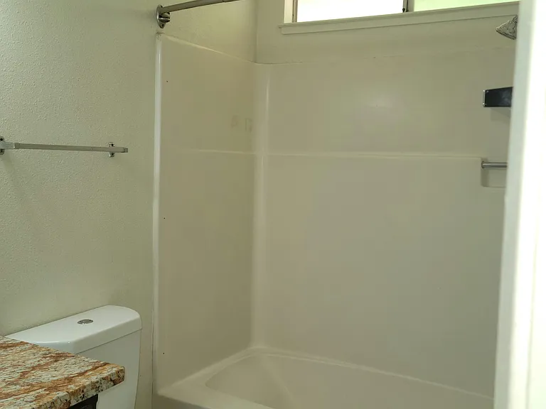 1166 Hobart St #4 — Photo 9
