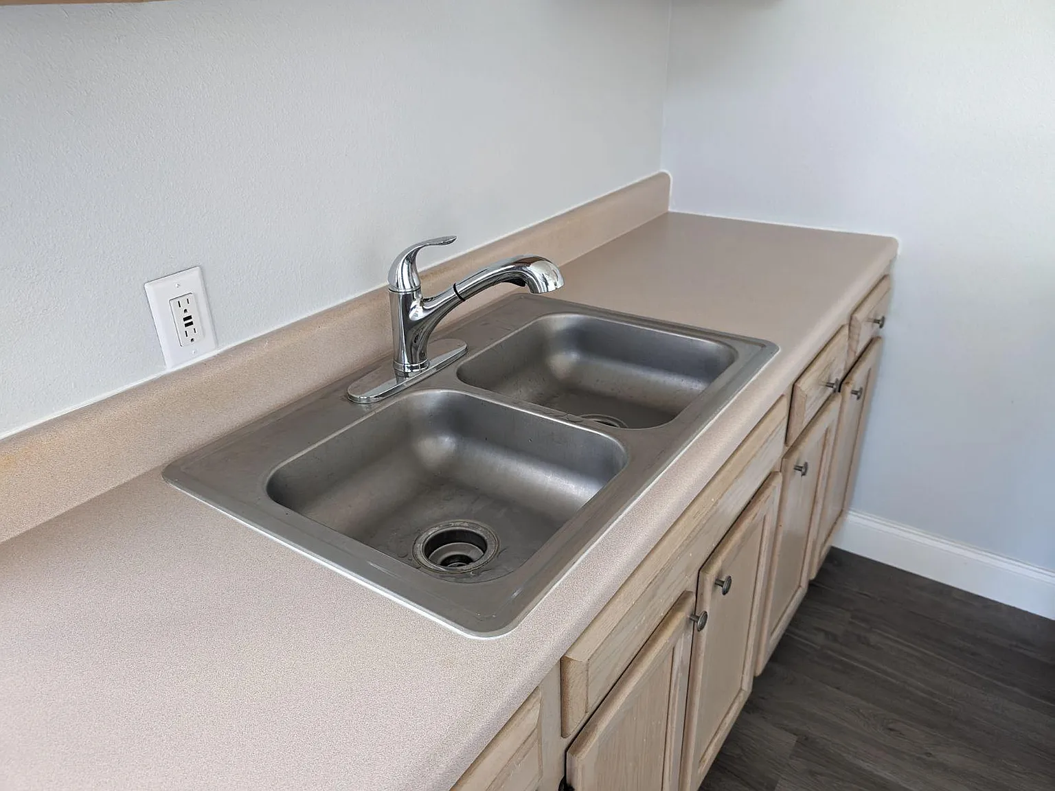 1 bed, 700 sqft, $1,800 — Photo 4