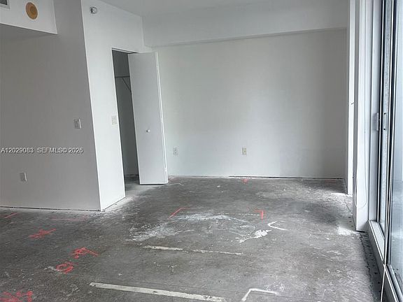 3rd image of 185 SW 7th St APT 3900