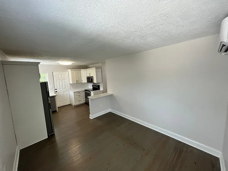 1319 1/2 Oregon St — Photo 5