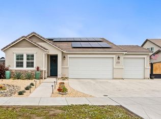 727 Howard St, Kingsburg, CA 93631