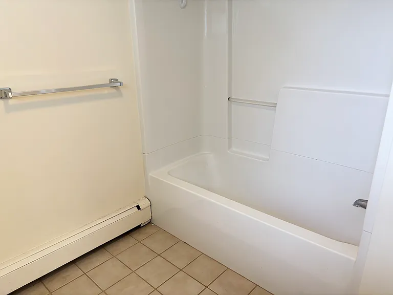 99 Garfield Ave #B — Photo 10