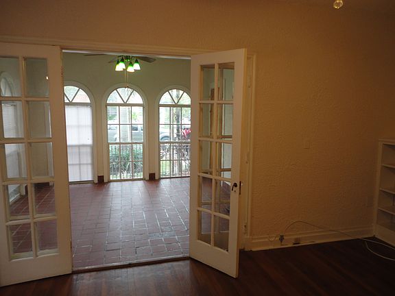 2nd image of 230 Phoenetia Ave APT 3