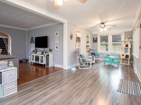 4th image of 586 Parkway Ave