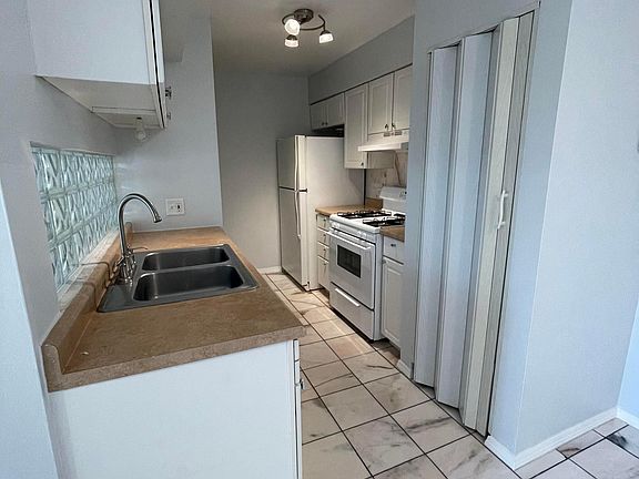 5th image of 2624 Woodview Ct #2624