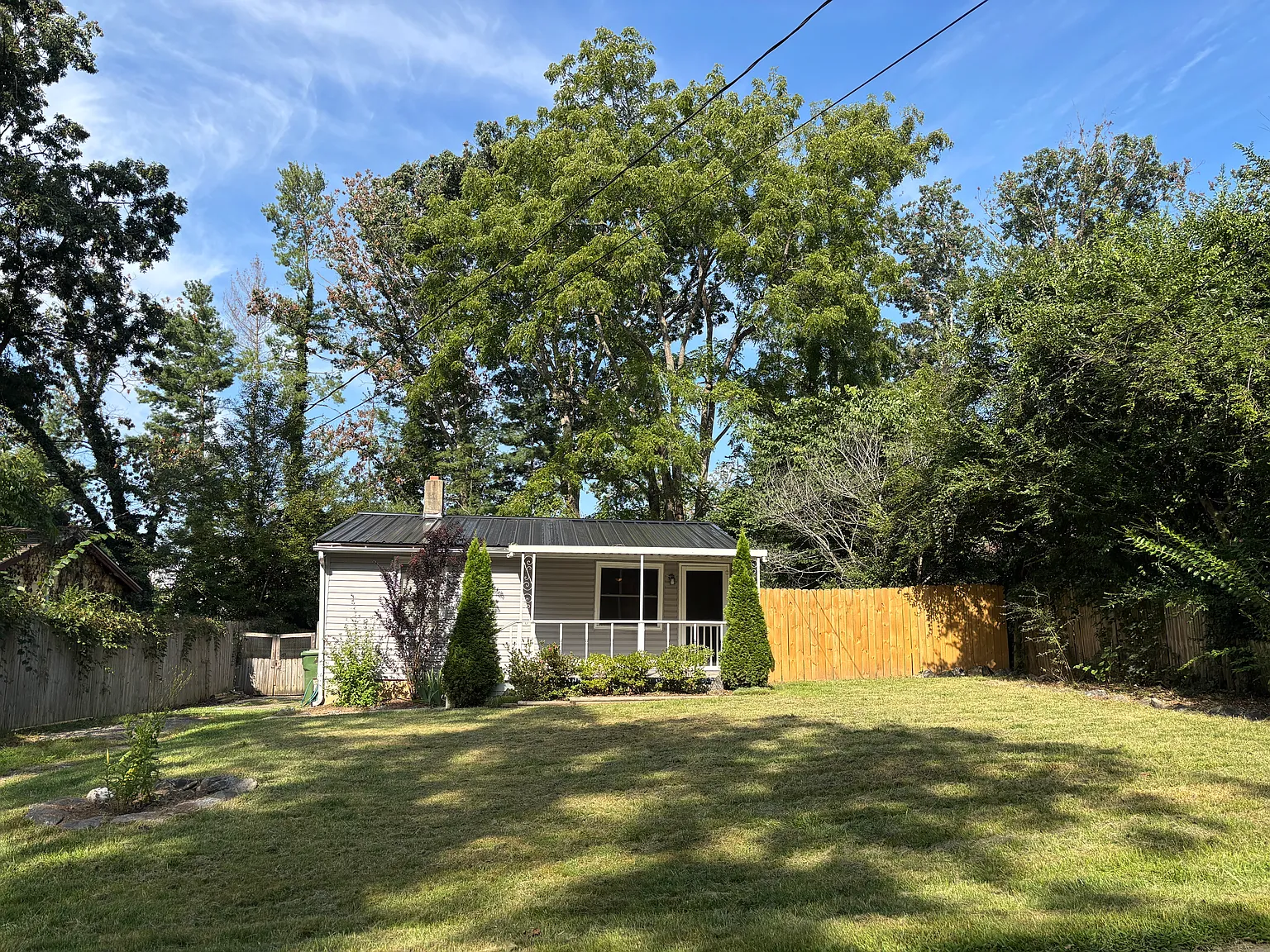 2 bed, 1.5 bath, 930 sqft, $1,825 — Photo 3