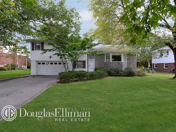 3rd image of 27 Ursula Dr