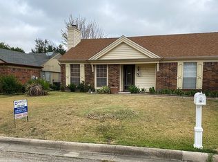 3801 Bigleaf Ln, Fort Worth, TX 76137