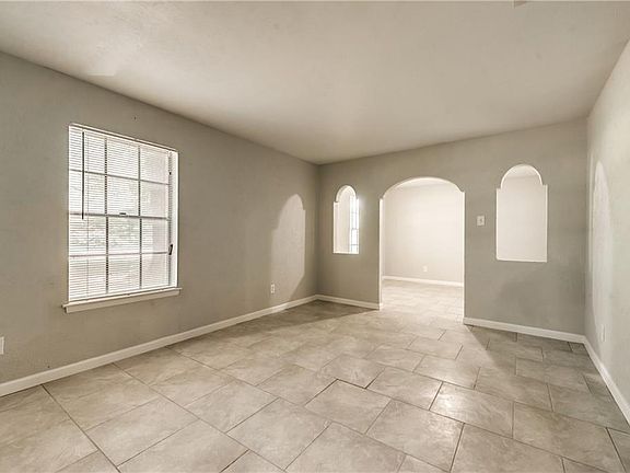 4th image of 1706 British Blvd