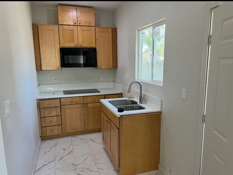 150 E 12th St #1 — Photo 10