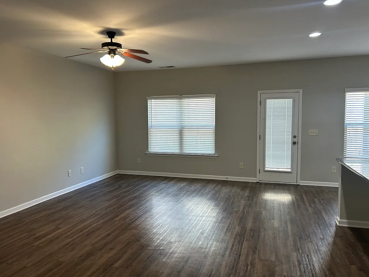 4 bed, 2.5 bath, 2160 sqft, $2,500 — Photo 3