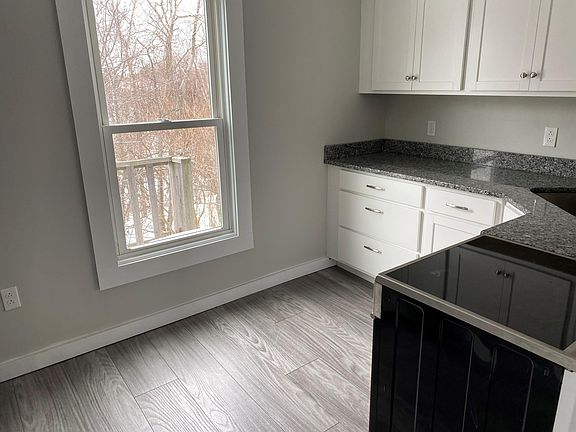 5th image of 392 Saint John St #3