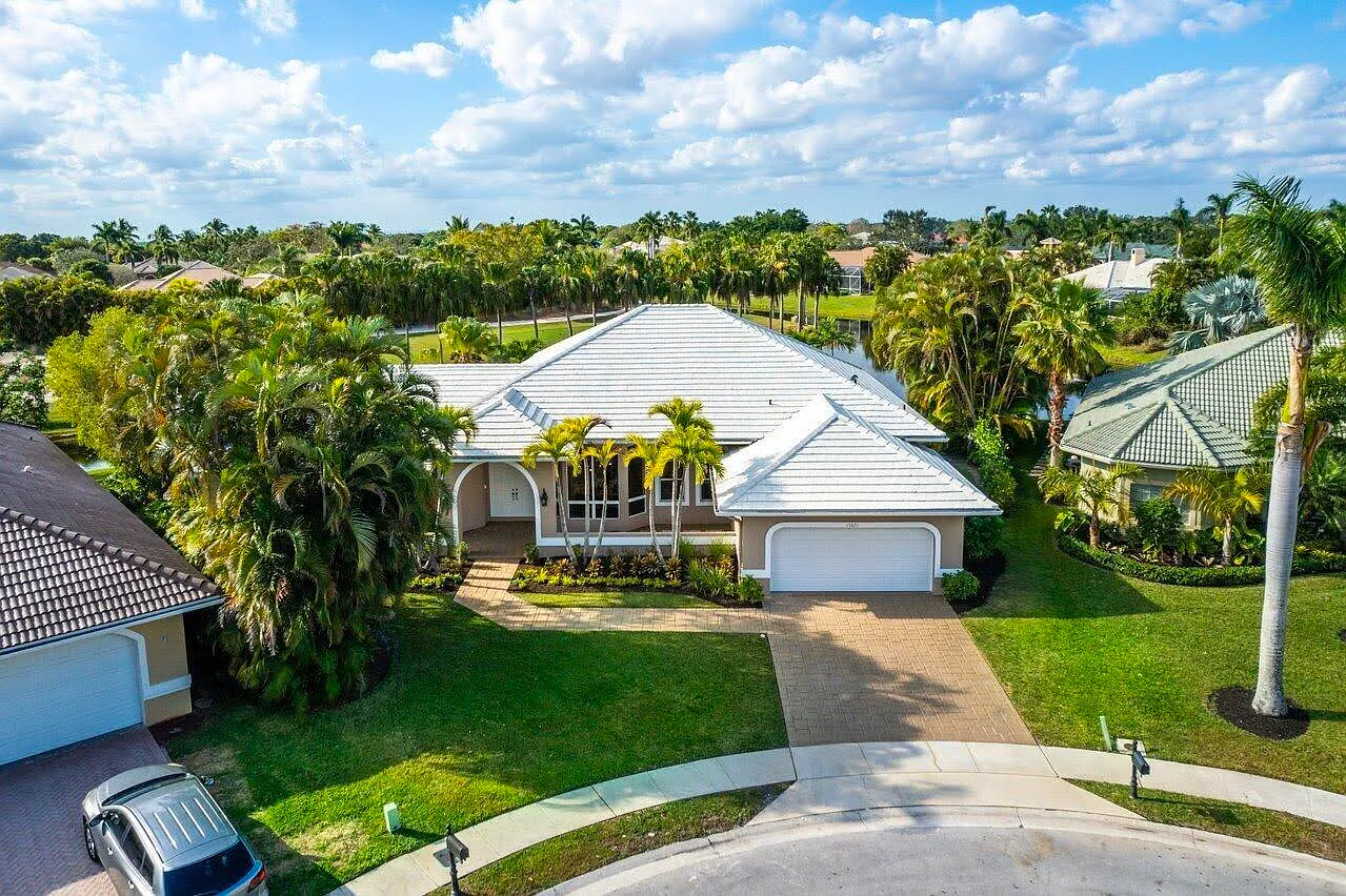 4 bed, 3.5 bath, 2792 sqft, $14,000 — Photo 2