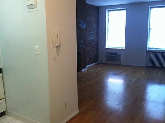 Rented by Acacia Realty | media 15