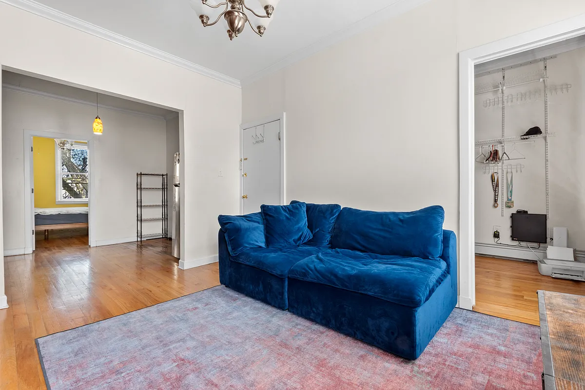 Building Photo - 462 Monmouth St #3