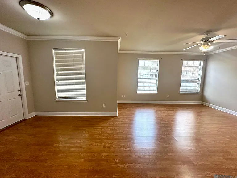 900 Dean Lee Dr #206 — Photo 3