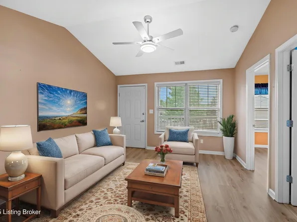 3802 Falcon Crest Dr Unit 225, Louisville, KY 40219