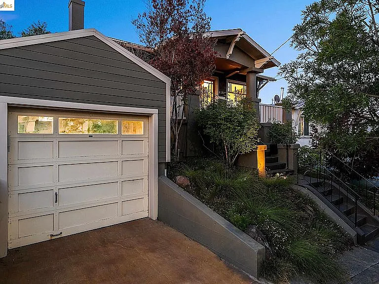 2520 Hearst Ave — Photo 36
