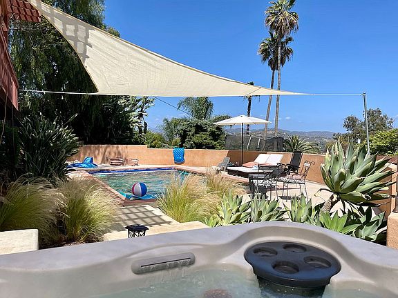 Pool with automatic cover