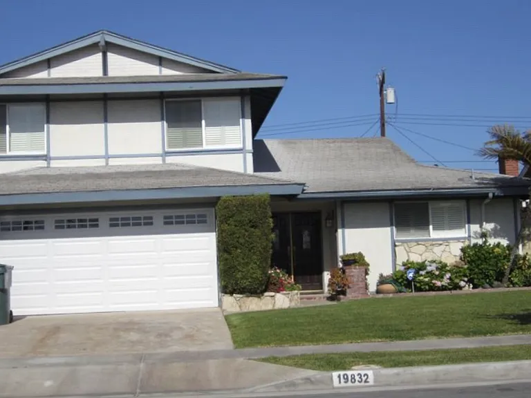 19832 Chesapeake Ln — Photo 1