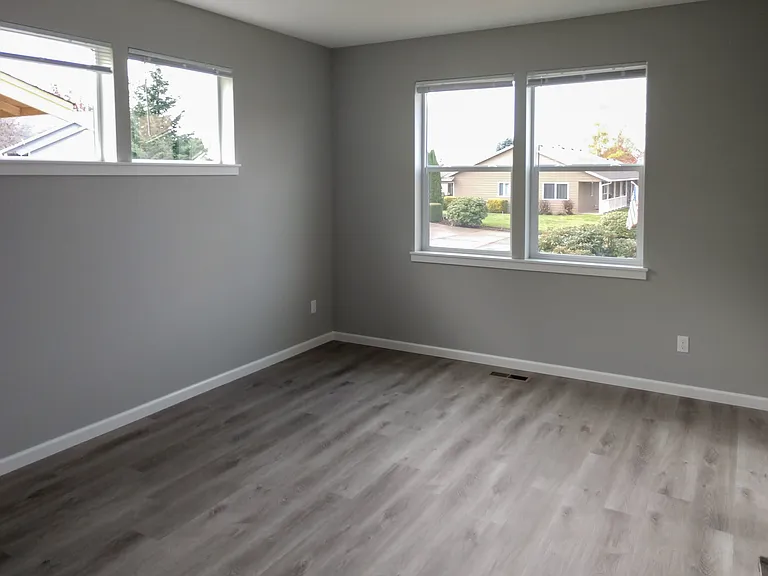 579 SE Shire Ln — Photo 8