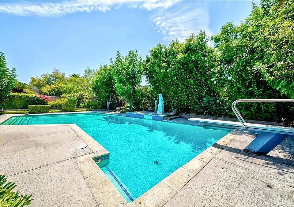 2nd image of 607 W Avenida De La Merced