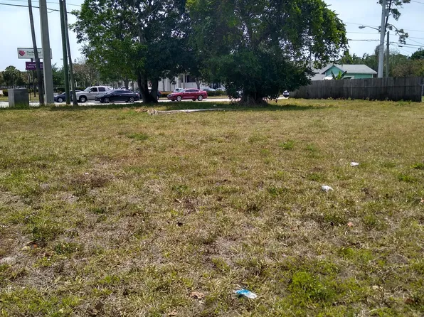 560 Jackson Avenue, Greenacres, FL 33463