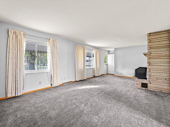 5th image of 235 Meadow Dr
