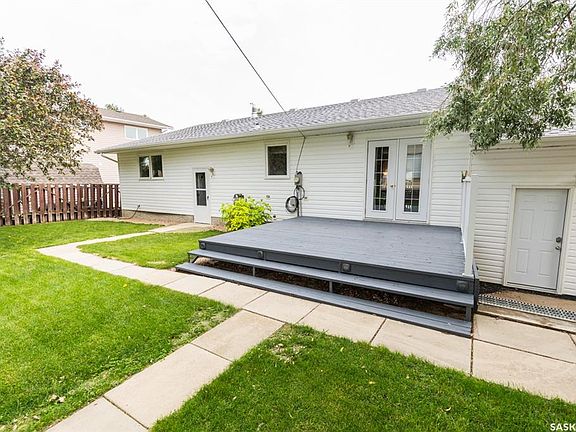 4th image of 729 Saskatchewan AVENUE