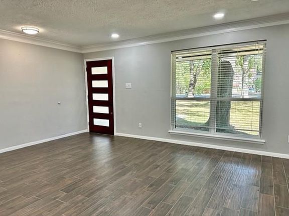 3rd image of 27309 Blueberry Hill Dr