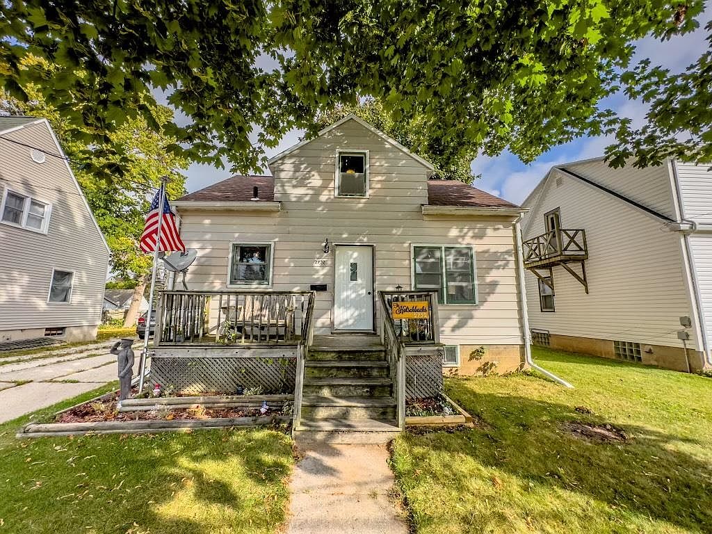 2732 10th St, Two Rivers, WI 54241 Zillow