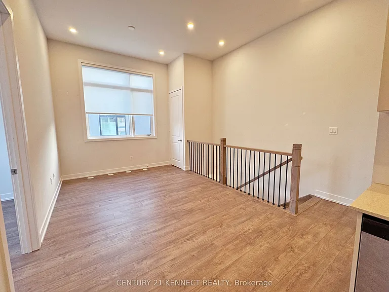 35 Golden Fern St #COACH HOUSE — Photo 10
